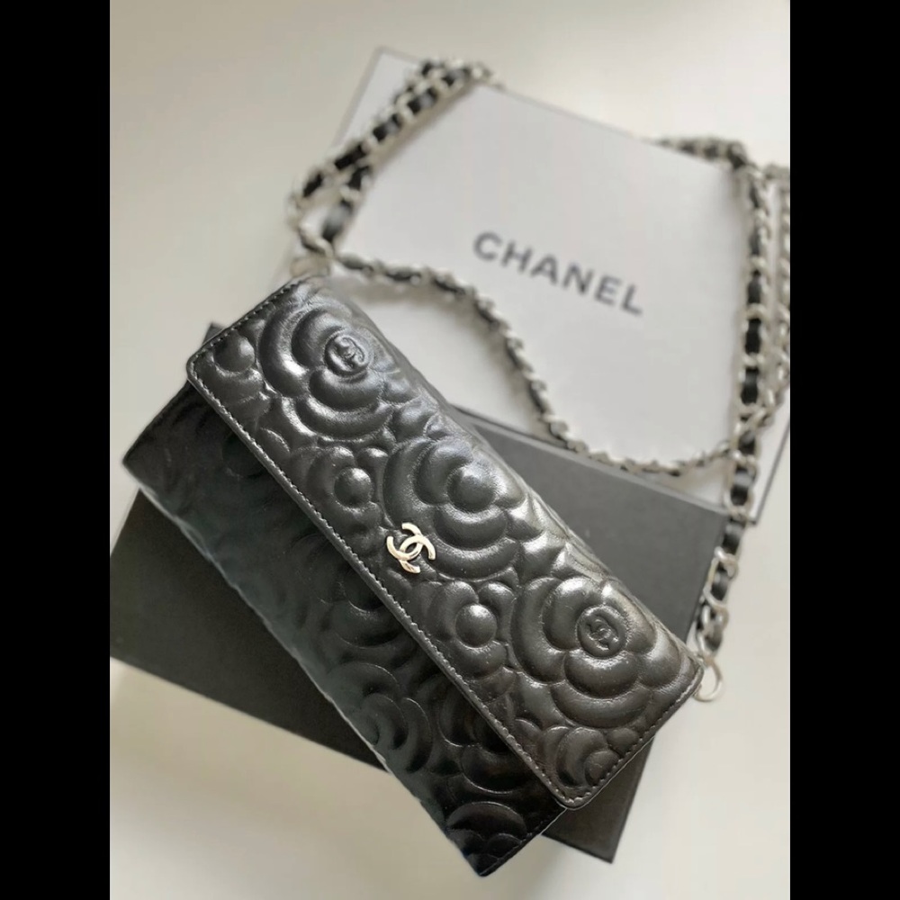 Auth CHANEL Black Camellia Bifold Wallet